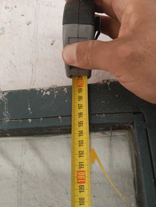 Puerta de hierro y vidrio templado