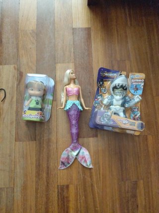 Lote Juguetes: Muñeca Sirena y Tiburón