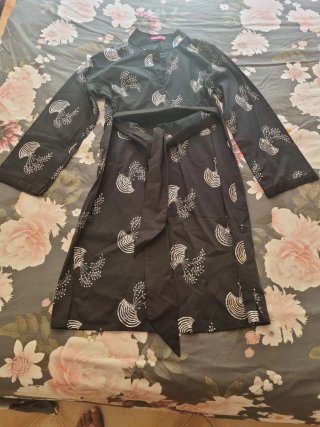 Elegante vestido fiesta XXL negro estampado