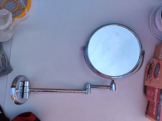 Espejo de baño extensible plateado