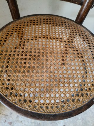 Silla vintage de madera y ratán