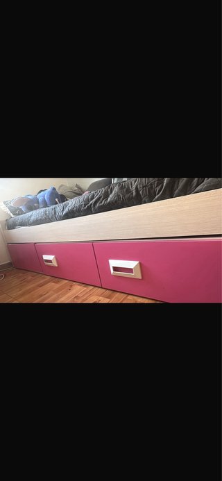 Cama de solteiro com gavetas