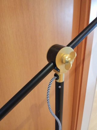 Lámpara de pie Ikea Ranarp Negra y Dorada