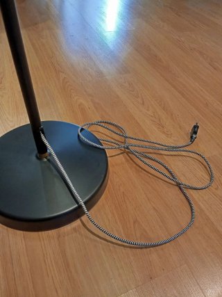 Lámpara de pie Ikea Ranarp Negra y Dorada