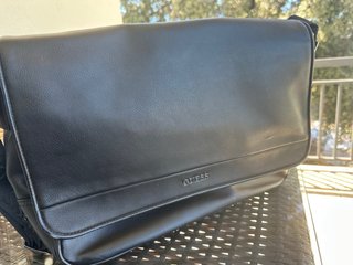 Bolso bandolera Guess negro