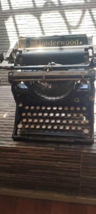 Máquina de escribir Underwood antigua