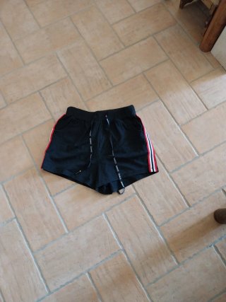 Pantaloncini neri ragazza con strisce