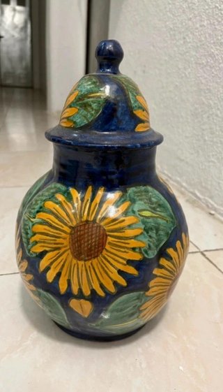 Jarrón de cerámica vintage con tapa