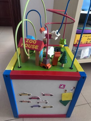 Mesa de actividades de madera para bebés