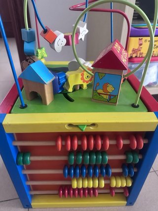 Mesa de actividades de madera para bebés