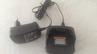 Cargador y base Motorola walkie talkie