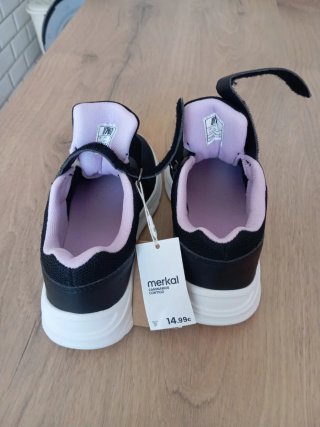 Zapatillas niña Merkal negras y rosas talla 31
