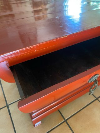 Mueble auxiliar oriental rojo