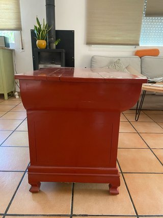 Mueble auxiliar oriental rojo