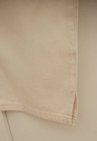 Pantalón beige con cordones
