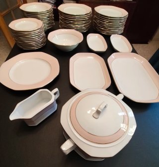 Vajilla porcelana rosa y blanca