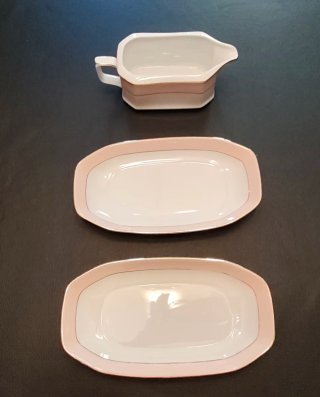 Vajilla porcelana rosa y blanca