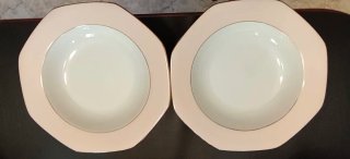 Vajilla porcelana rosa y blanca