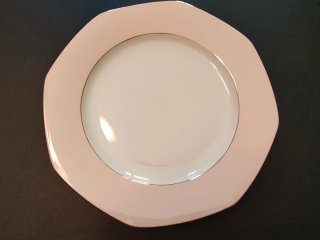 Vajilla porcelana rosa y blanca