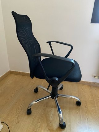 Silla de oficina ergonómica negra
