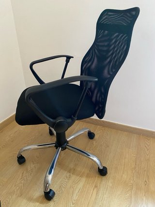 Silla de oficina ergonómica negra