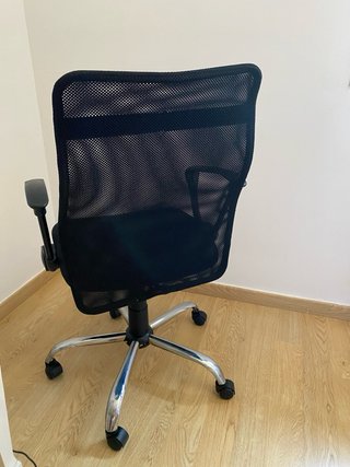 Silla de oficina ergonómica negra