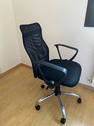 Silla de oficina ergonómica negra