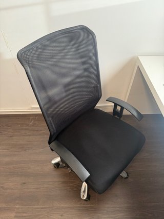 Silla de oficina negra