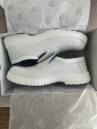 Zuecos Deltaplus Blancos nuevos a estrenar.
