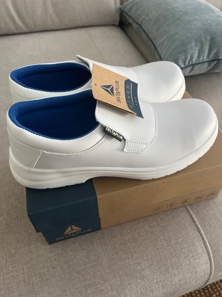 Zuecos Deltaplus Blancos nuevos a estrenar.