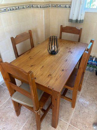 Mesa de cocina rústica de madera