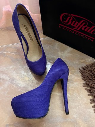 Tacones Buffalo London Morados Talla 38