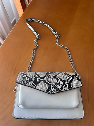 Bolso serpiente blanco y negro
