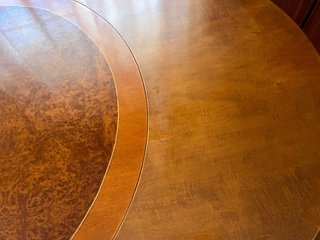 Mesa de salón de madera