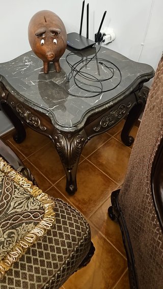 Conjunto salón clásico: mesa, 6 sillas y vitrina