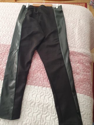 Pantalón negro efecto piel talla L