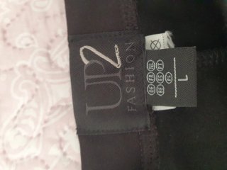 Pantalón negro efecto piel talla L