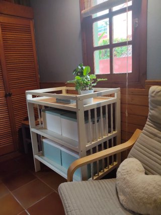 Cambiador de bebé blanco y madera