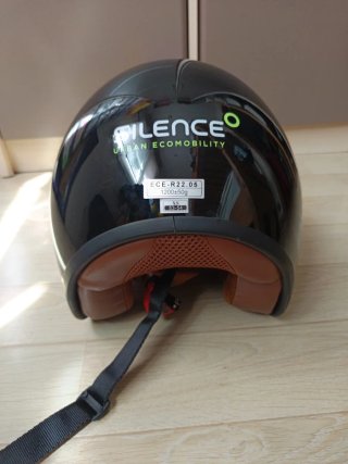 Casco Moto Negro con Aro Verde. Sin uso.