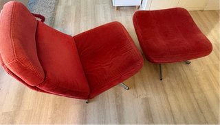 Sillón y reposapiés rojo Gillis Lundgren ikea