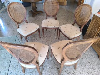 5 Sillas Clásicas Vintage de Madera y Rejilla