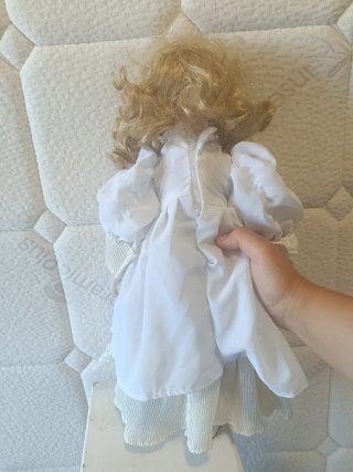 Muñeca de porcelana antigua