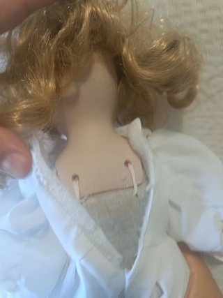 Muñeca de porcelana antigua