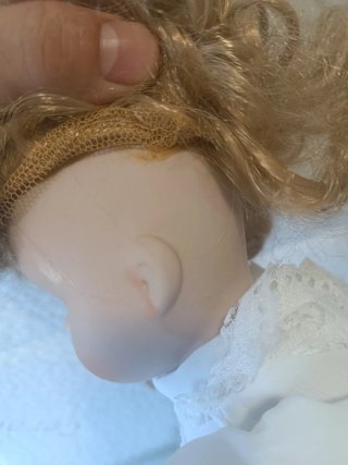 Muñeca de porcelana antigua