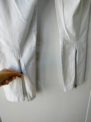Pantalón corsario blanco con cremalleras