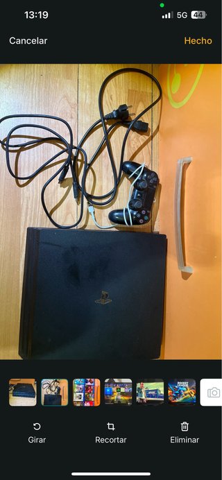 PS4 Pro + 1 mando + cables + 8 juegos (FIFA 16