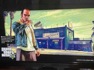 PS4 Pro + 1 mando + cables + 8 juegos (FIFA 16