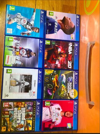 PS4 Pro + 1 mando + cables + 8 juegos (FIFA 16