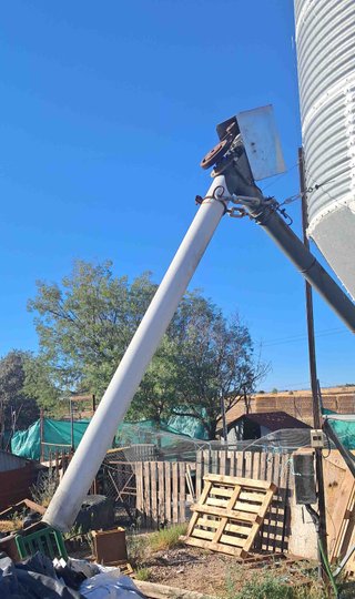 Silo galvanizado de 12.000 Kgs y sinfin II.