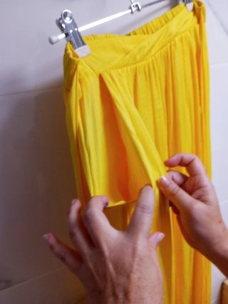 Falda larga amarilla